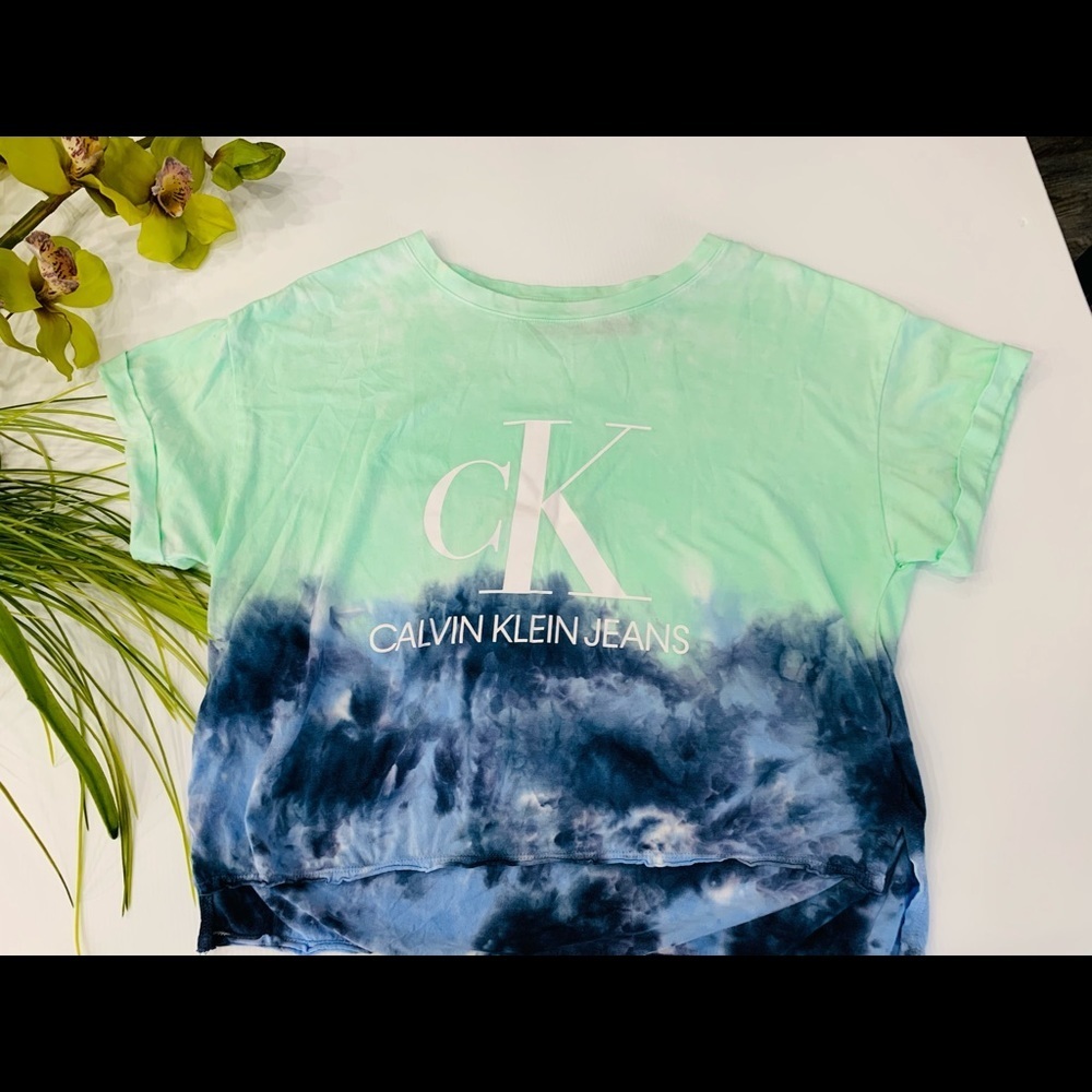 T17- Calvin Klein tie dye green/blue crop top size M